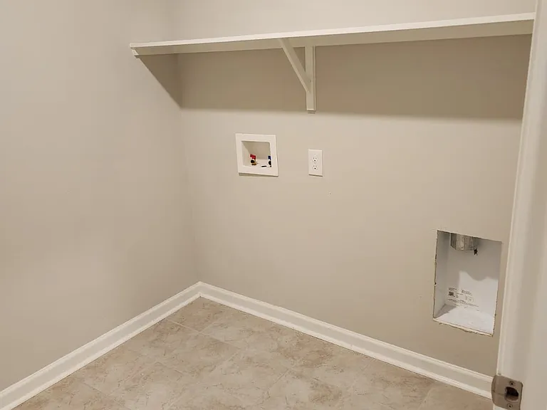 105 Batesburg Way — Photo 3