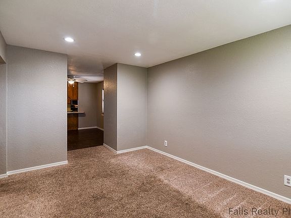 3rd image of 517 N Bois D Arc St