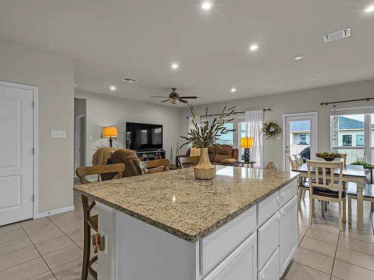 2221 Clove Ct — Photo 9