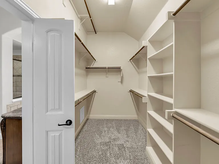 1721 Medina Ln — Photo 36