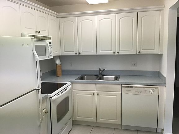 5th image of 522 Crooked Lake Ln APT C