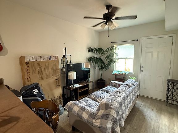 5th image of 527 8th St N APT 3