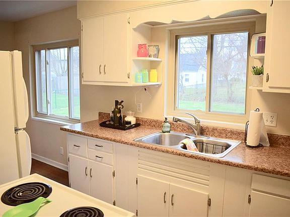3rd image of 537 Carrlands Dr
