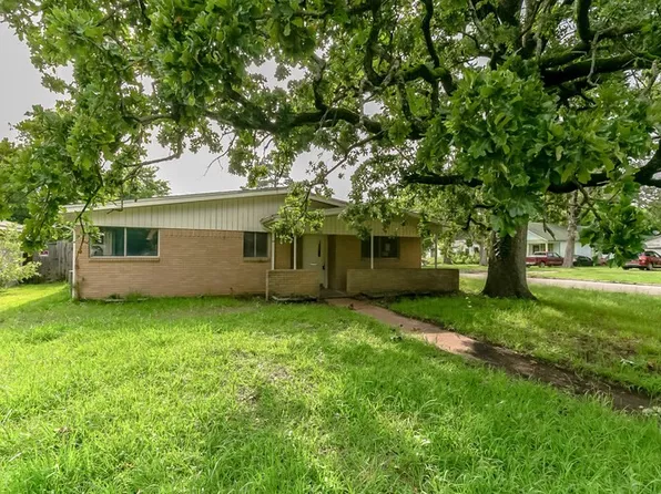 320 18th St SW, Paris, TX 75460