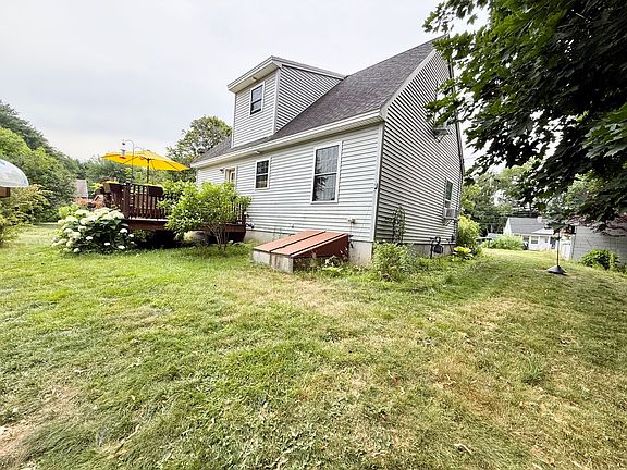 4th image of 5 Eastman Ave
