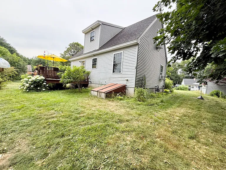 5 Eastman Ave — Photo 4