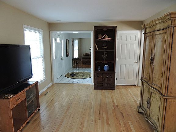 3rd image of 5899 Tabor Dr