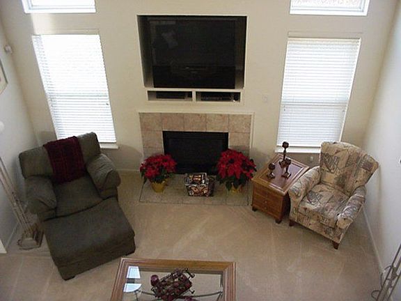 Overhead view of 2 story fam rm