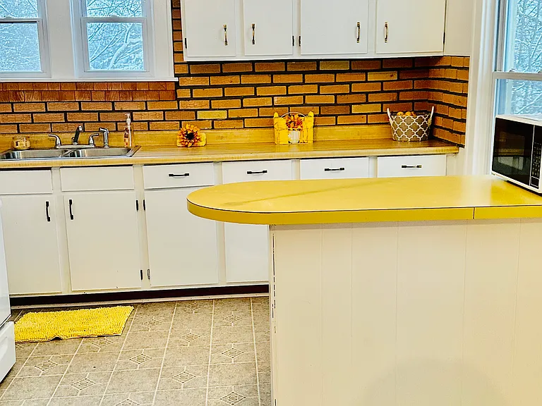 Bright and cheery kitchen with lots of natural sunlight!
