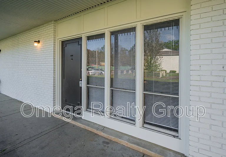 South Court Apartments — Photo 5