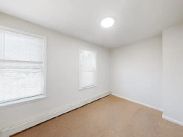 1052 Garfield Ave — Photo 6