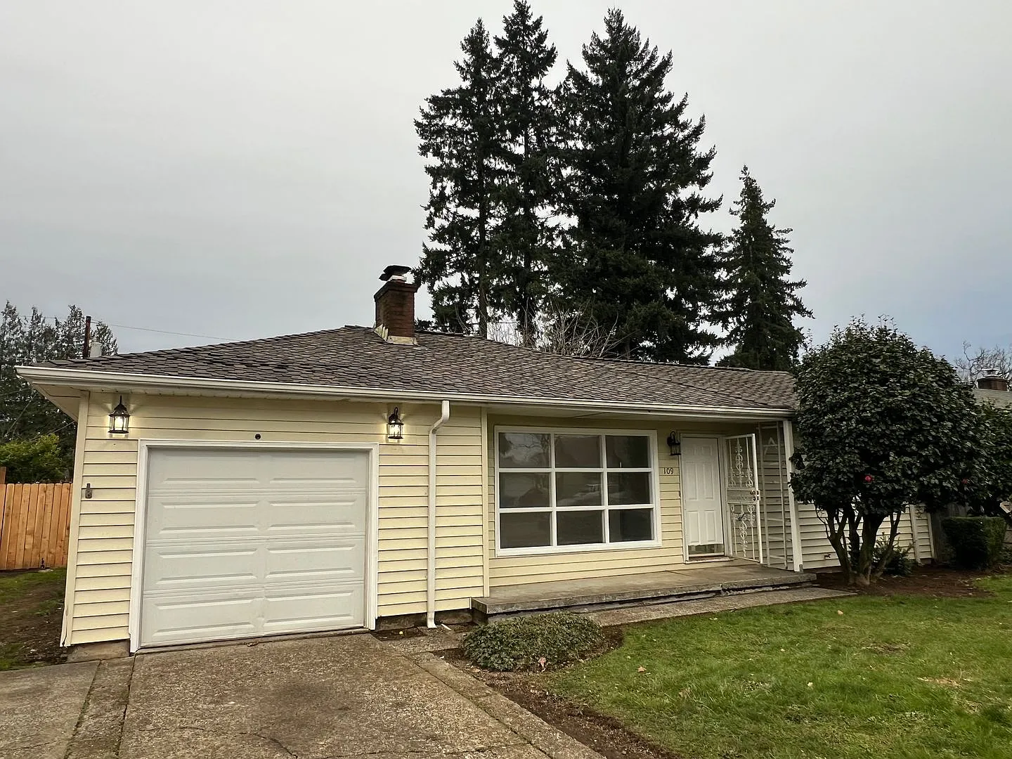 Ellsworth Springs 2 Bedroom Home for Lease - 109 SE 102nd Ave — Photo 1