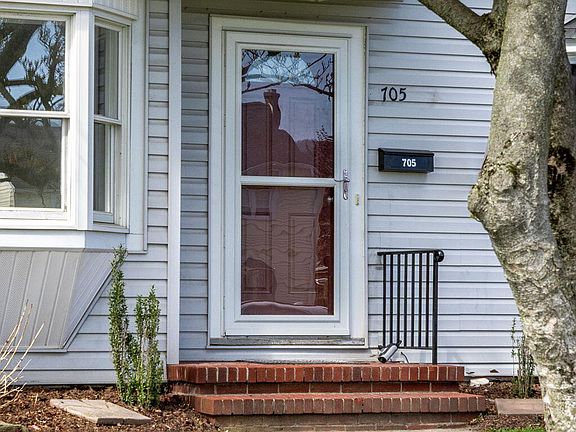 4th image of 705 Lincoln Ave