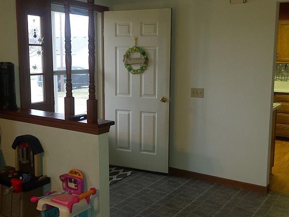 3rd image of 925 N Harmony Dr