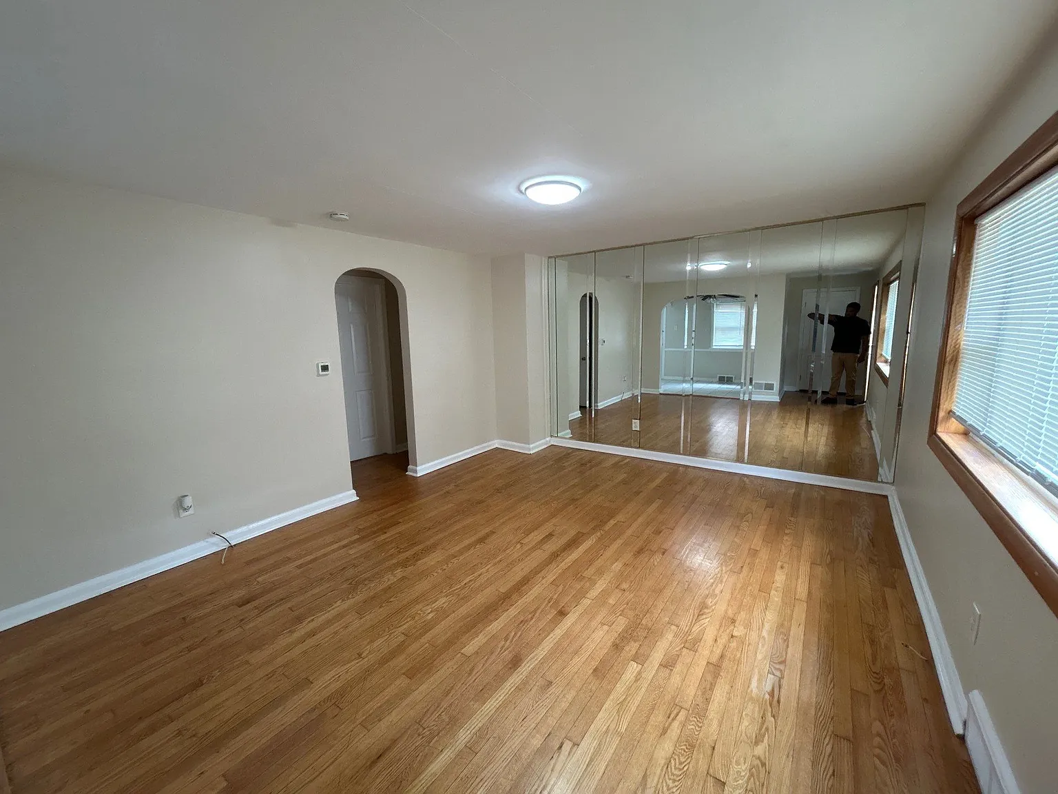 3 bed, 1900 sqft, $2,200 — Photo 4