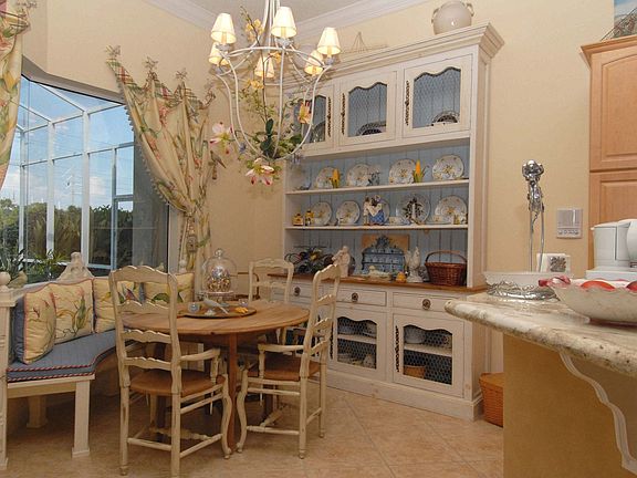 Eat In Kitchen