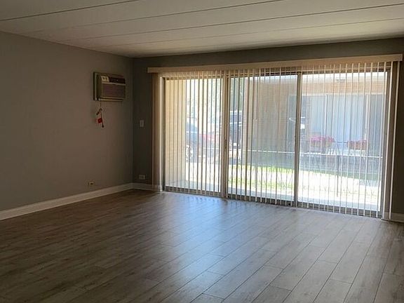 4th image of 9655 S Kedzie Ave APT 2