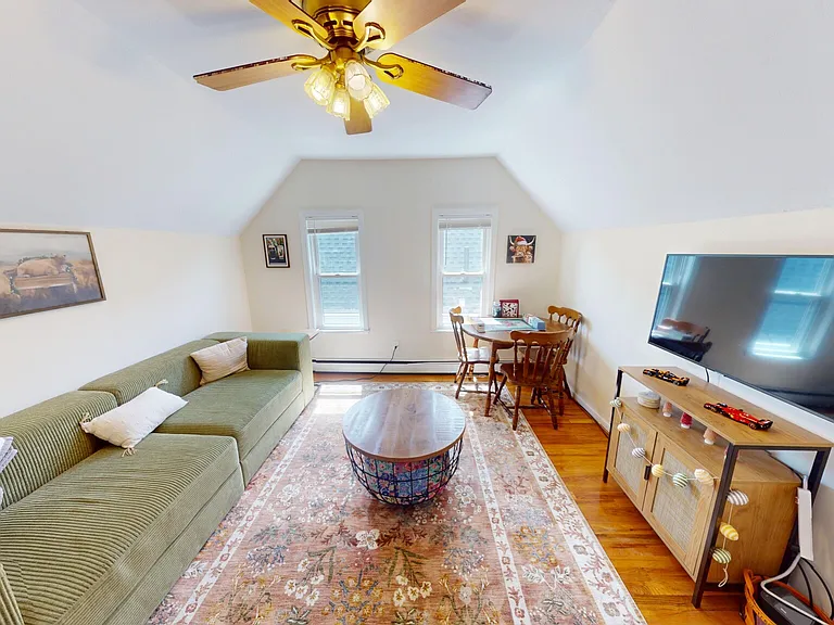 213-215 Parsons St #2 — Photo 4