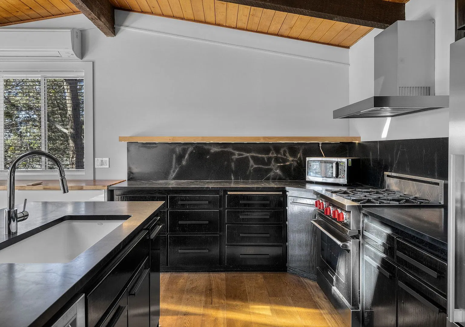4 Bed 2 Bath West Hills Bend Oregon — Photo 3