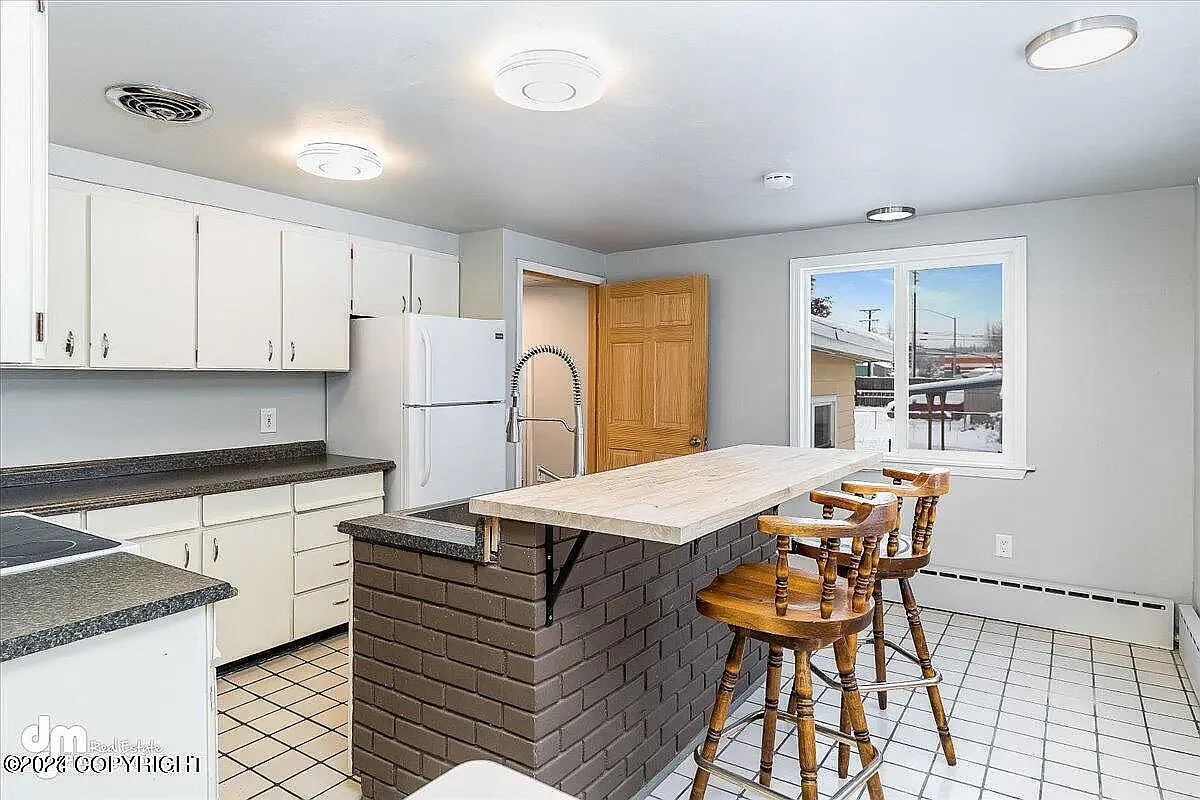 4 bed, 2000 sqft, $3,200 — Photo 1