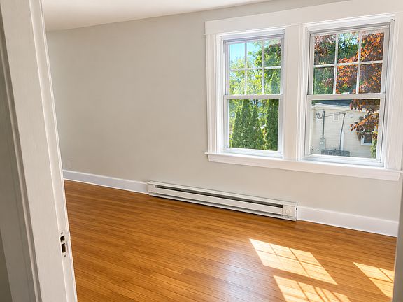 4th image of 303 Lake Ave N #2