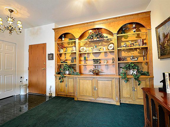 3rd image of 173 Hunt Club Dr