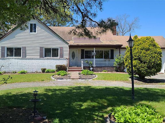 2nd image of 926 Sterling Pl