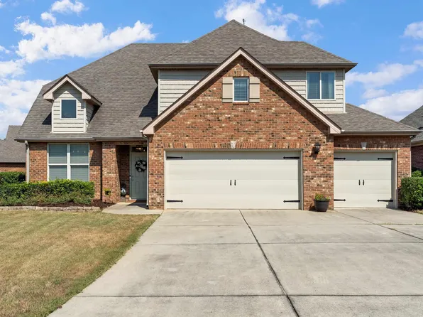 300 Creekside Cir, Pelham, AL 35124