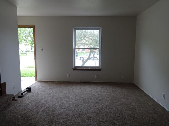 LIVING RM ENTRY WAY VIEW