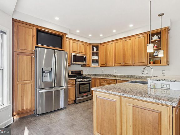 3rd image of 6516 Milva Ln
