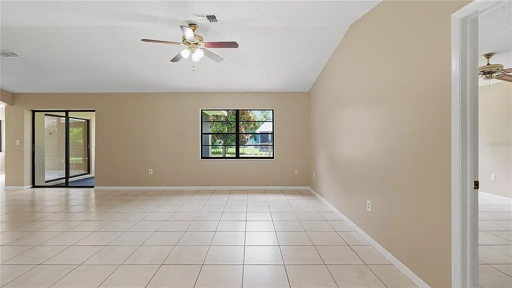2 bed, 2.0 bath, 1295 sqft, $1,595 — Photo 2