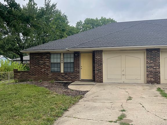 2nd image of 500 SE Lee Haven Dr