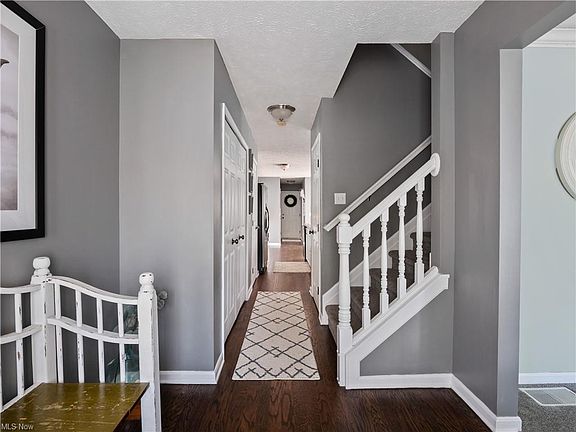 3rd image of 1166 Grove Ln