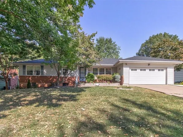 7600 Crescent Dr, Raytown, MO 64138