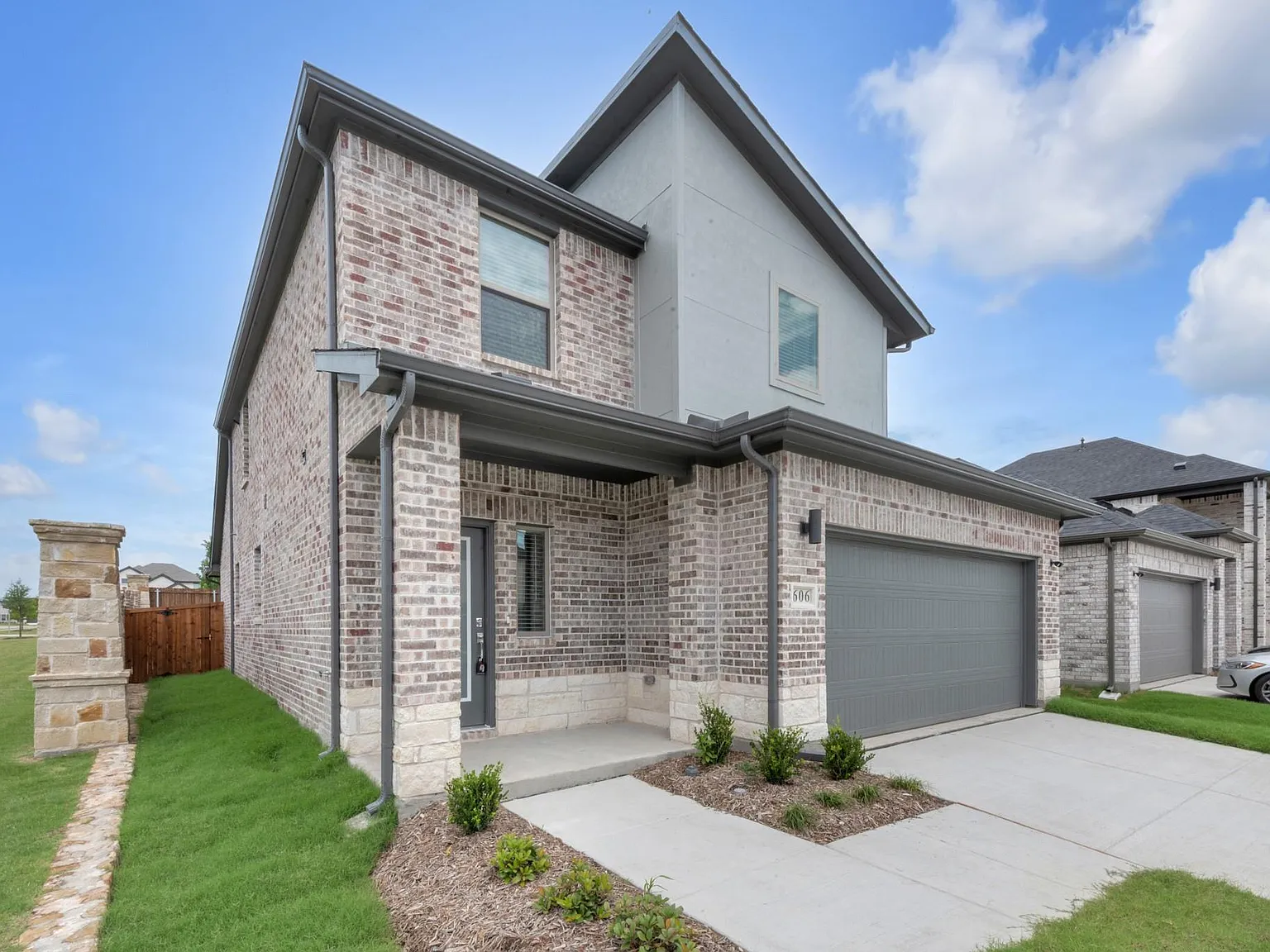 5 bed, 2.5 bath, 2068 sqft, $3,100 — Photo 1