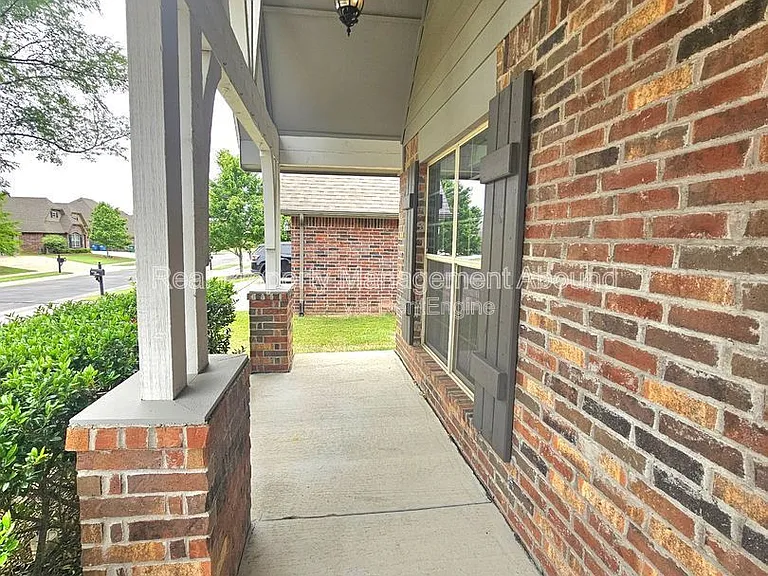14727 S Urbana Ave — Photo 10
