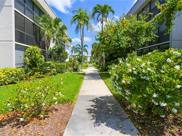 788 Park Shore Dr #D27 — Photo 3