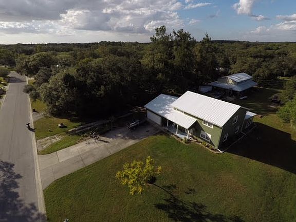 3rd image of 7310 Castle Dr