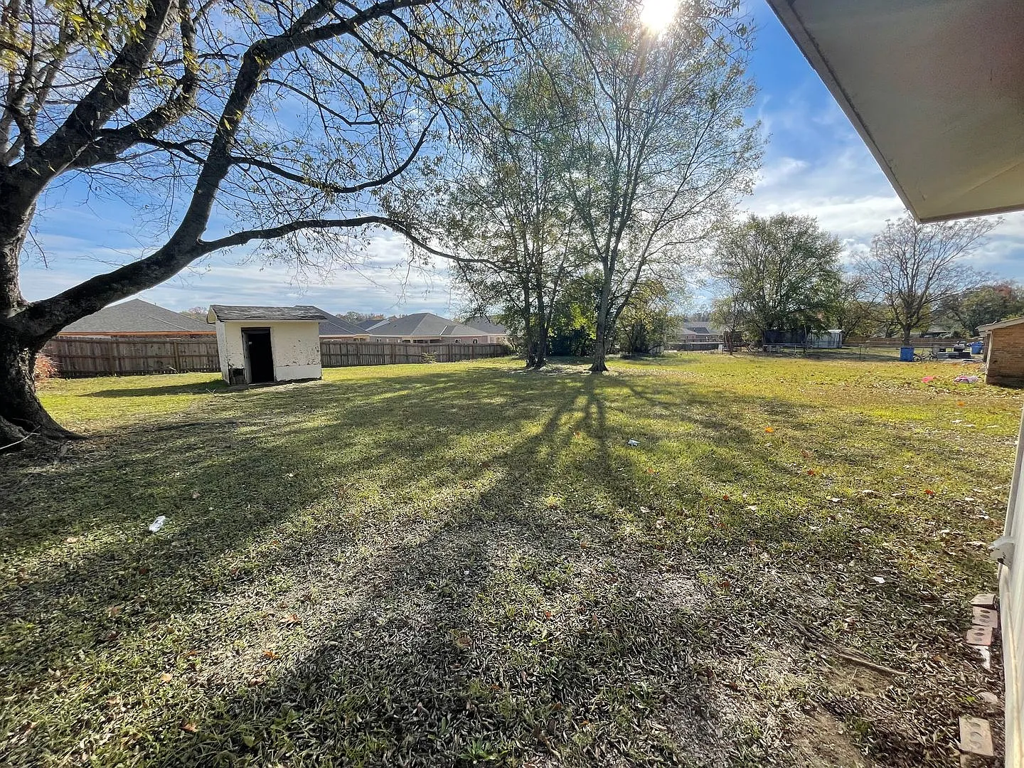 3 bed, 2.0 bath, 1117 sqft, $1,250 — Photo 2