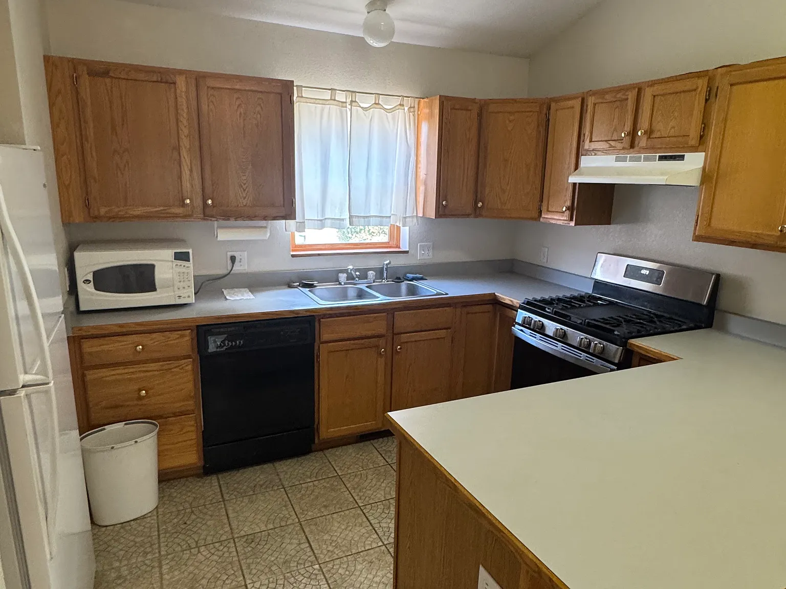 2 bed, 2.5 bath, 1200 sqft, $3,500 — Photo 3