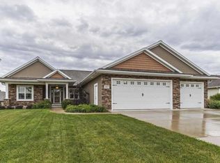 997 Daffodil Dr, De Pere, WI 54115