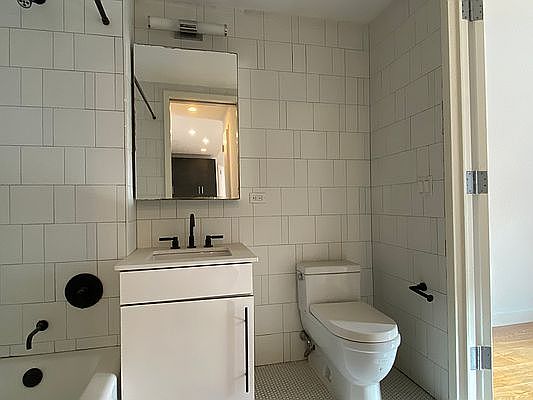 5th image of 180 Nassau St APT 5H
