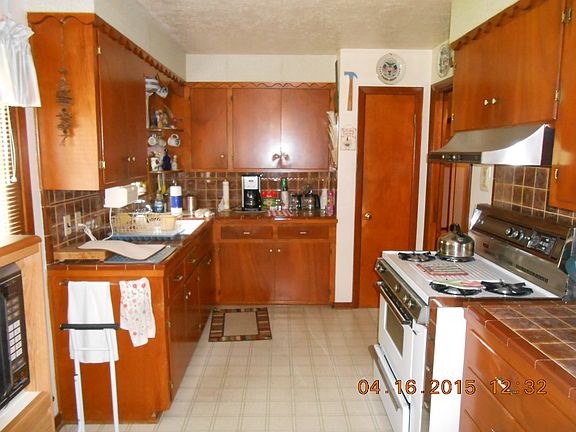 3rd image of 1211 Rebecca Dr