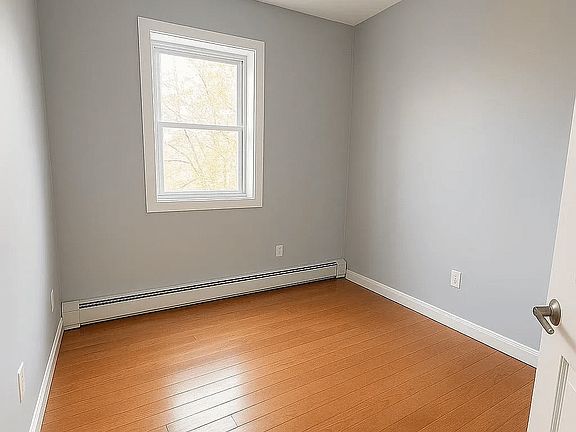 4th image of 125 W 54th St APT 2R