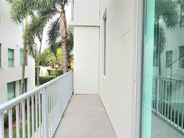 2146 Van Buren St #403 — Photo 13