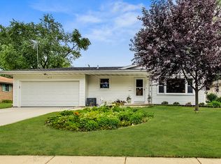 1910 Richard St, Aurora, IL 60506