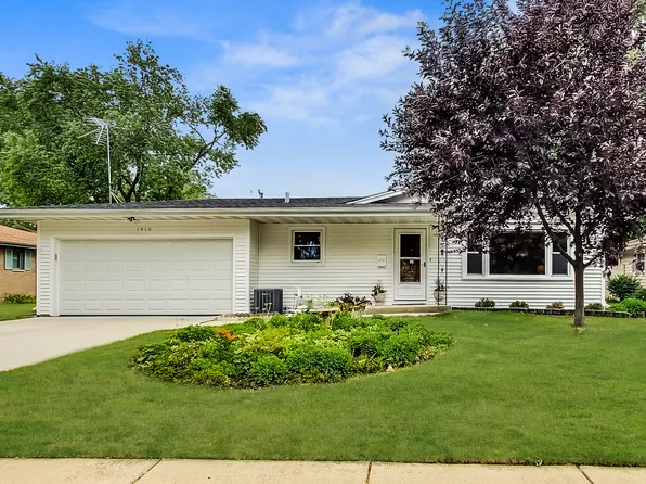 1910 Richard St, Aurora, IL 60506