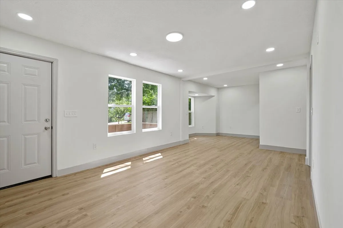 3 bed, 1120 sqft, $1,599 — Photo 4