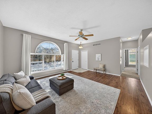 5th image of 1936 Cabernet Ln NW