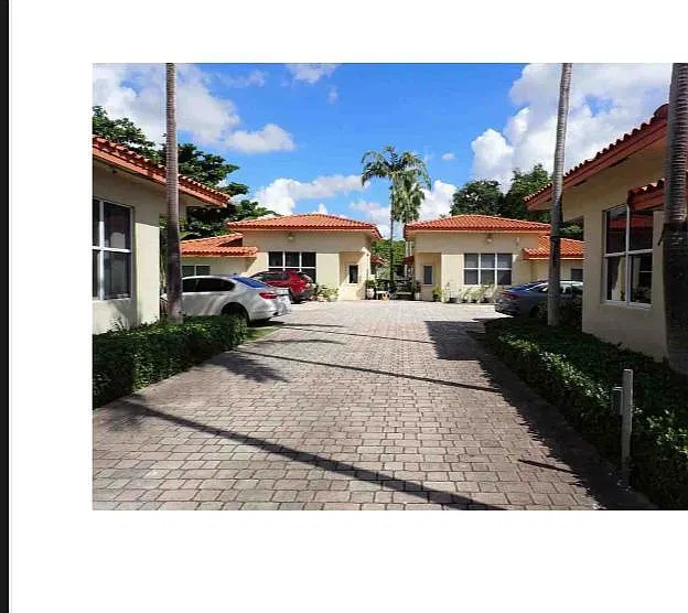 2577 NE 184th Ter